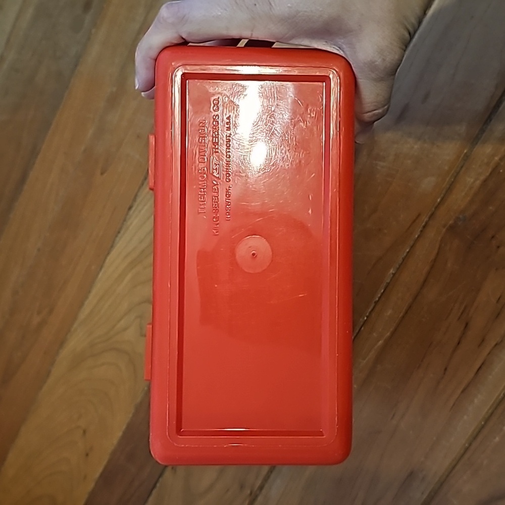 Vintage 1981 Thermos co Red Barn lunch box with cup - Picture 6 of 15